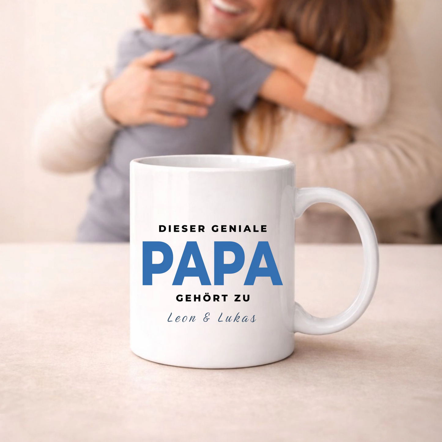 Dieser geniale Papa gehört zu - Personalisierte Papa Tasse