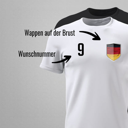 Vorderseite des Deutschland-Shirts mit Wappen auf der Brust und persönlicher Wunschnummer