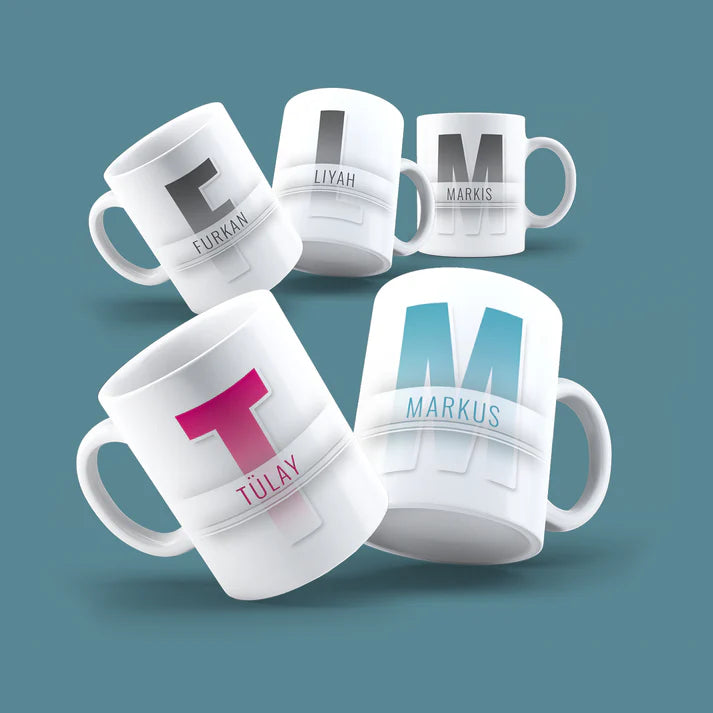 Buchstabentasse mit großen Buchstaben mit Farbverlauf und Namen 