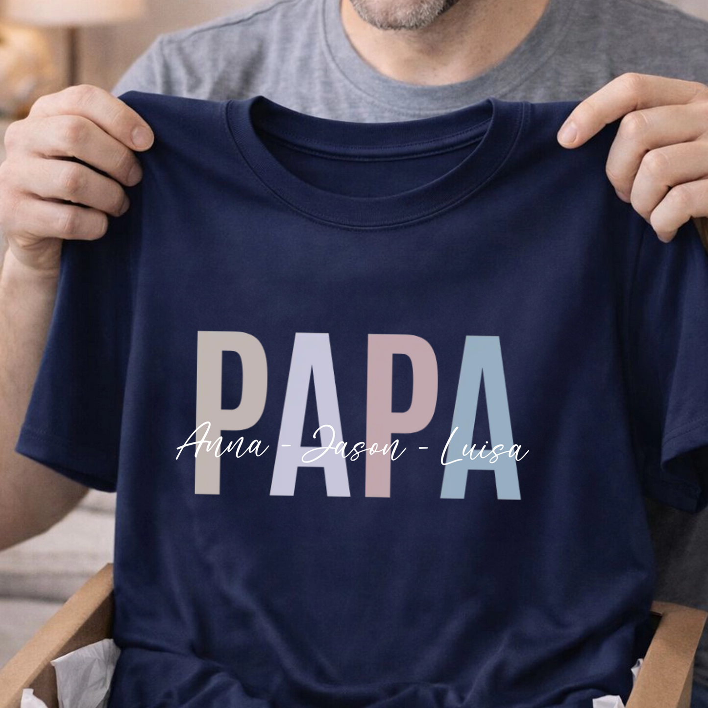 Papa bekommt personalisiertes Shirt mit Namen der Kinder - Besondere Geschenkidee für Väter