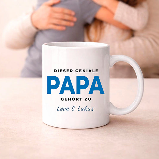 Dieser geniale Papa gehört zu - Personalisierte Papa Tasse