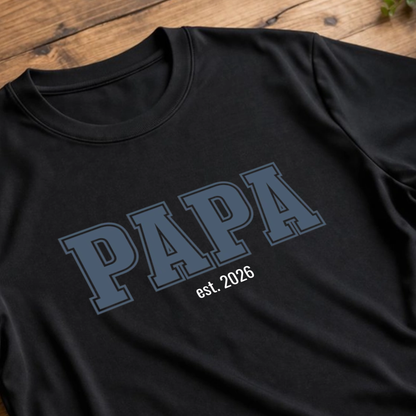 Papa Shirt personalisiert - Papa est. mit Wunschjahr bis zu 3 Kinder