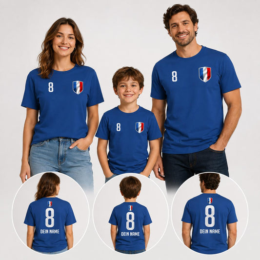 Familie mit personalisierten Frankreich Fan-Shirts und Rückenansichten mit Wunschname und Nummer