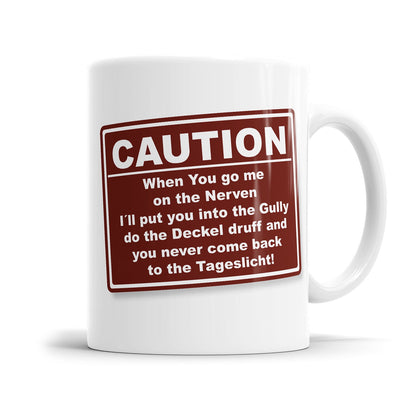Lustige Tasse für genervte Menschen mit dem Spruch „When you go me on the Nerven i`ll put you into the Gully do the Deckel druff and you never come back to the Tageslicht!"