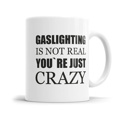 Lustige Tasse für genervte Menschen mit dem Spruch „Gaslighting is not real you`re just crazy"