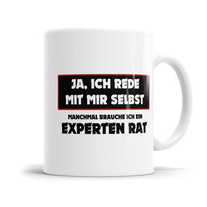 Lustige Tasse für genervte Menschen mit dem Spruch „Ja, ich rede mit mir selbst - Manchmal brauche ich ein Experten Rat"