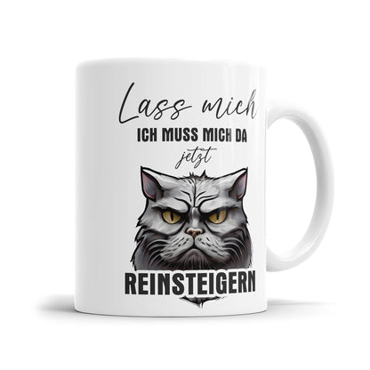 Lustige Tasse für genervte Menschen mit dem Spruch „Lass mich - Ich muss mich da jetzt reinsteigern"