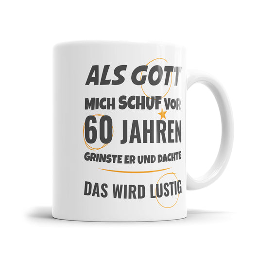 Als Gott mich schuf vor 60 Jahren grinste er und dachte das wird lustig - Geburtstag Tasse - Fulima