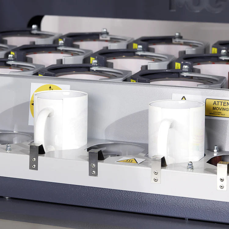 Produktion personalisierter Fulima Tassen im Druckprozess